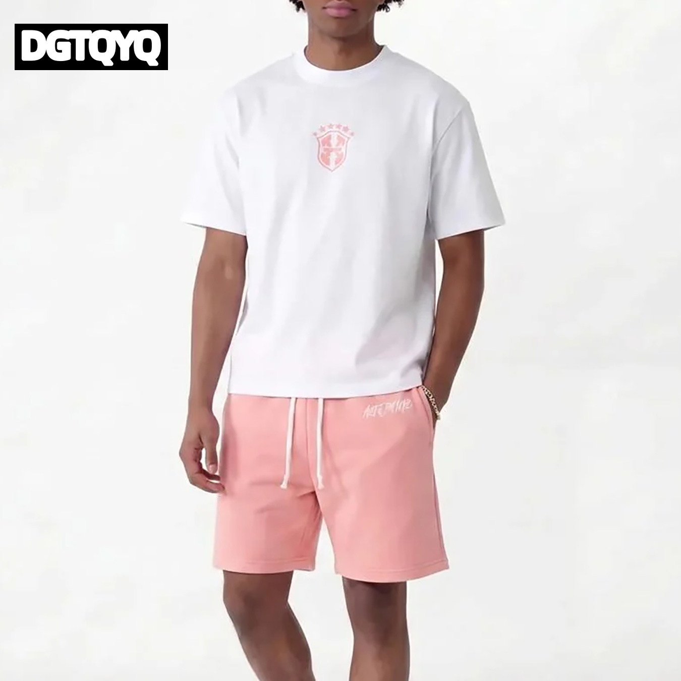 Women And Men Fashion - ชุดเซ็ตเสื้อยืดคอกลมพิมพ์ลายกับกางเกงขาสั้นลำลองปักลายสีชมพูสำหรับผู้หญิง รุ่นใหม่ประจำฤดูร้อน