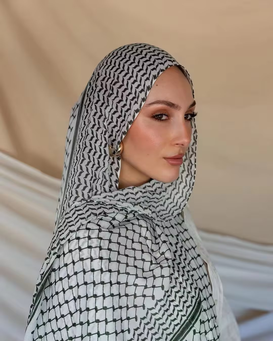 ร้อนผ้าพันคอผ้าชีฟองอาหรับสำหร - Women Fashion Uae บทวิจารณ์และราคา